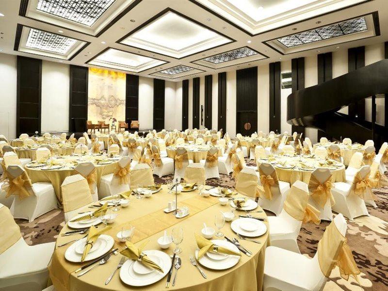 Bumi Segah Hotel Tanjung Redep Exterior photo